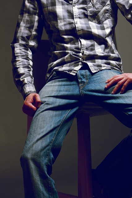 man-wearing-indigo-jeans